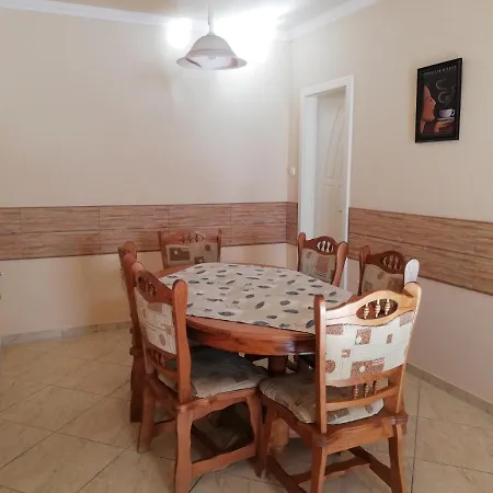 Апартаменты Imola Es Andrea Apartmanhaz *