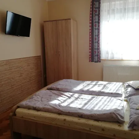 Апартаменты Imola Es Andrea Apartmanhaz Хайдусобосло