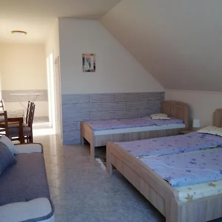 Imola Es Andrea Apartmanhaz *