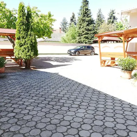 Imola Es Andrea Apartmanhaz Апартаменты *