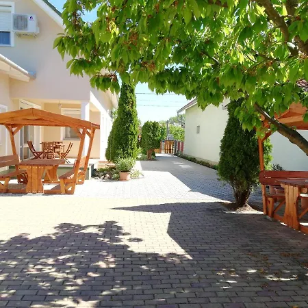 شقة Imola Es Andrea Apartmanhaz *