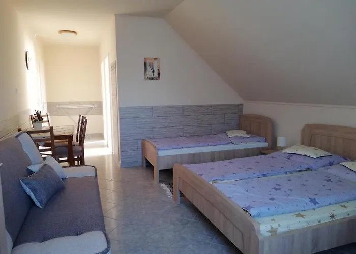 Imola Es Andrea Apartmanhaz *