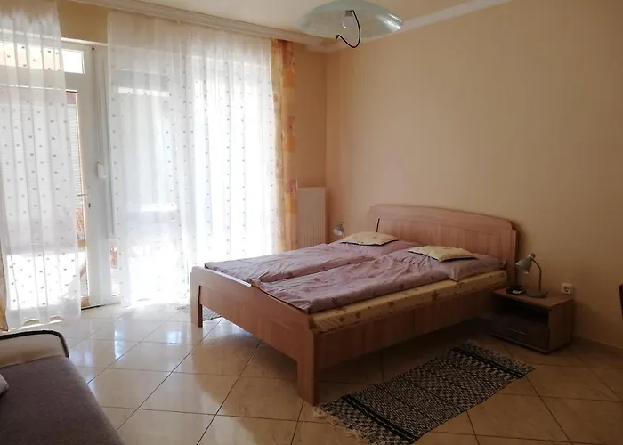 Imola Es Andrea Apartmanhaz *